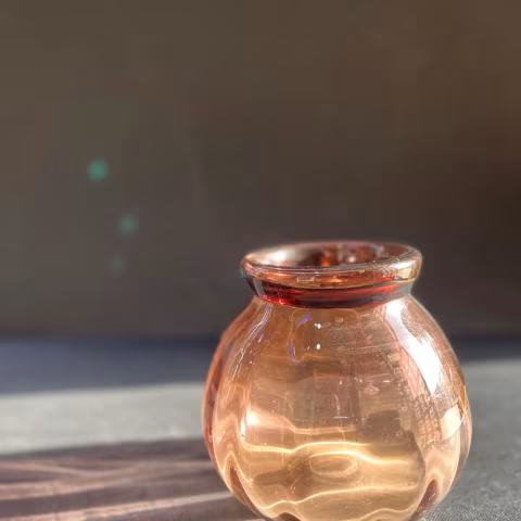 تنگ شیشه ای کوچک